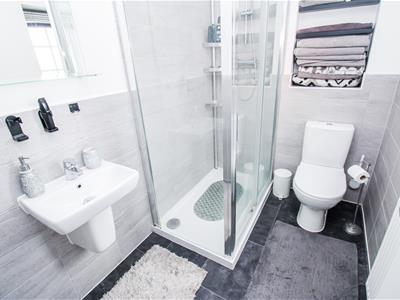 EN SUITE SHOWER ROOM/W.C.